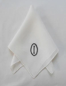 Vintage 20er Jahre (ca.) Creme Seide Krepp "I" Monogramm bestickt Taschentuch - Bild 1 von 2