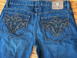 Jeans Antik Denim Distressed Y2K 36x33 Bordados Medianos Denim Azul Lavado COMO NUEVOS - Imagen 1 de 10