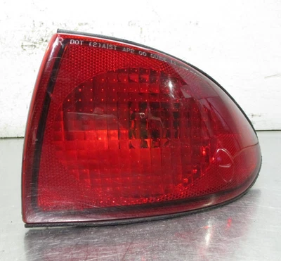 Luz trasera exterior derecha lado pasajero Chevrolet Cavalier 2000-2002 OEM-05978346 Foto 1 de 4