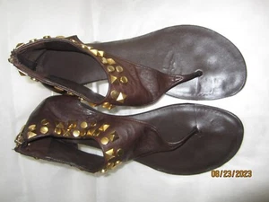 Tory Burch Stud Sandal 9.5 Lamb Leather Gold Accent Thong Shoes Women's - Picture 1 of 16
