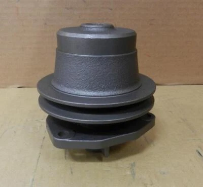 1973-76 Triumph TR6 2.5L 6-Cyl new water pump without fan mount - Image 1 of 4