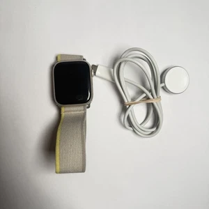 Apple Watch Series 8 45MM Gold Aluminum A2771 MNP93LL/A GPS Only - Picture 1 of 14