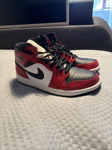 Nike Air Jordan 1 Mid Nero Rosso Bianco Uomo Taglia UK 9. Indossato pochissimo.