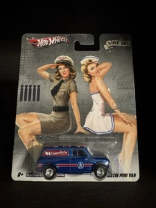 Hot Wheels Nose Art '67 Austin Mini Van Winnie's Taxi Blue - Picture 1 of 1