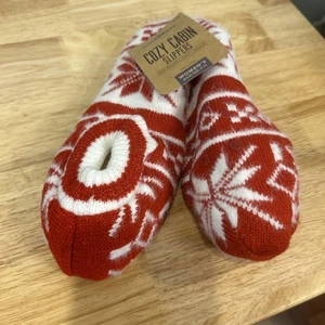 Cozy Cabin Women's Holiday Snowflake Slippers Aloe Infused Comfy Size 5-10 Red - Picture 1 of 4