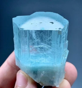 311 Karat blauer Aquamarin Kristall Präparat aus Pakistan - Bild 1 von 11