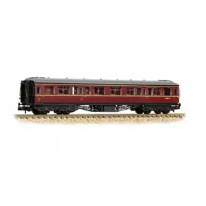 374-562A Graham Farish N Gauge GWR Hawksworth Composite Corridor BR Maroon - Picture 1 of 1