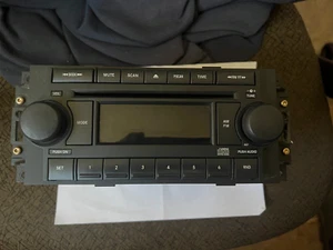 05 06 07 08 CHRYSLER 300 JEEP Cherokee DODGE Durango RAM Radio AUX CD Player REF - Bild 1 von 4