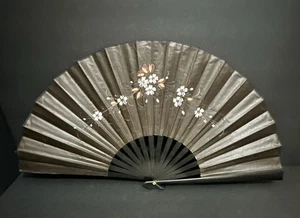 Vintage antiker schwarz/brauner Stoff Handfächer mit handbemalten Blumen, 23 Zoll - Bild 1 von 24