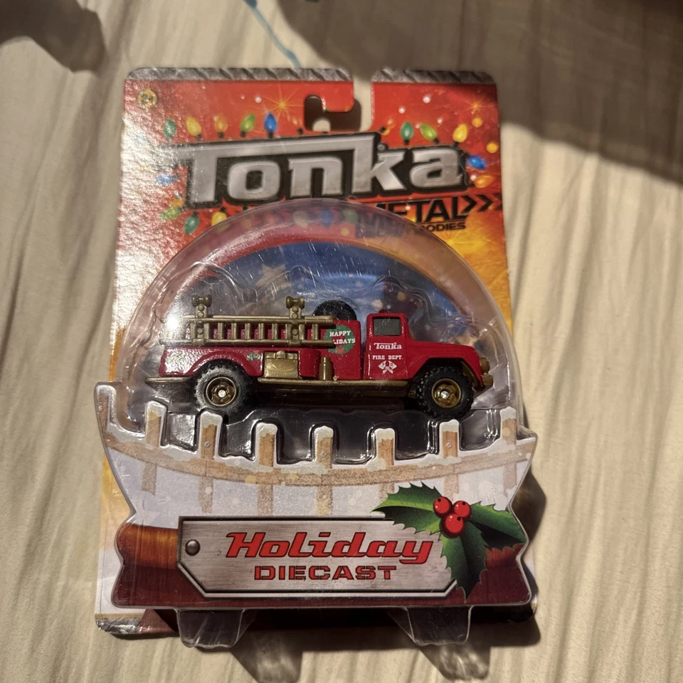 Camión de bomberos Hasbro Tonka 2014 metal fundido a presión vacaciones 4"" L Foto 1 de 4