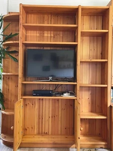 Wohnzimmerschrank Kiefer massiv gebraucht, 214x176cm, SAMSUNG 80cm gibt’s dazu - Bild 1 von 1