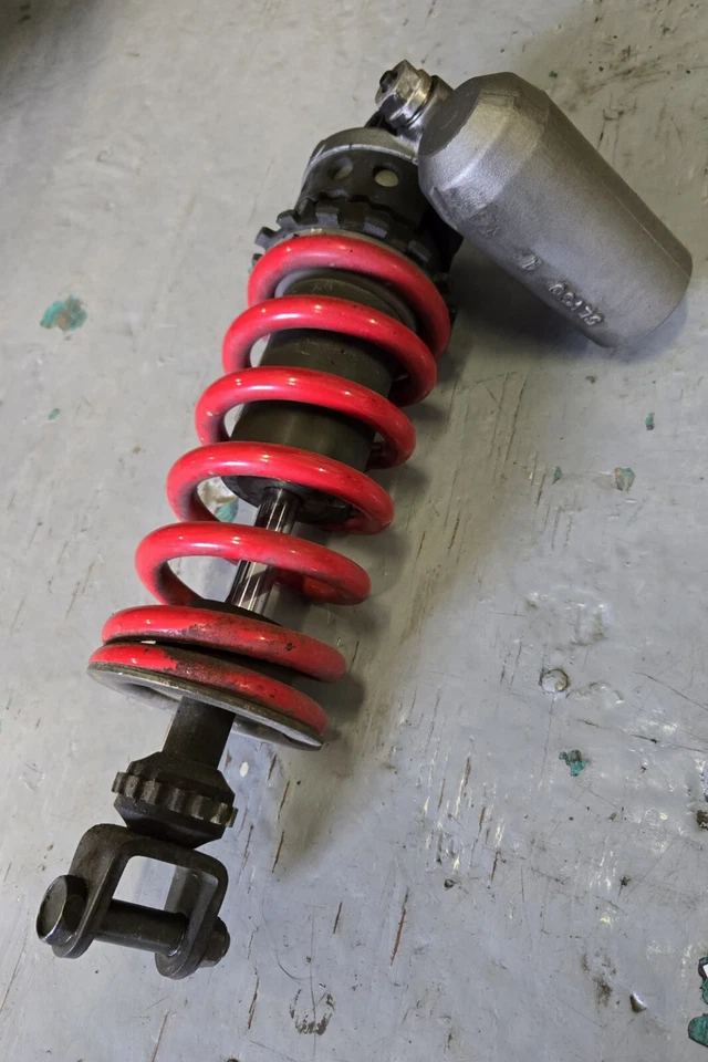 AMORTIGUADOR TRASERO YAMAHA FZ1 2001-2005 5LV-22210-10-00 Foto 1 de 4