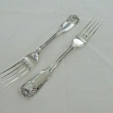 GOOD ANTIQUE STERLING SILVER PAIR OF FIDDLE THREAD DINNER FORKS LONDON 1874.