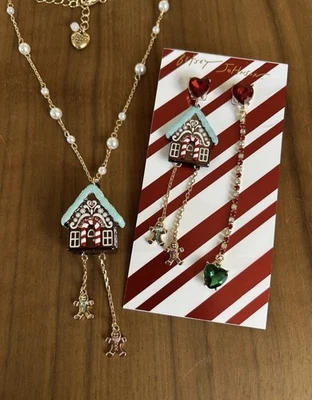 Collar y pendientes colgantes Betsey Johnson Jingle Bell Bling casa de pan de jengibre Foto 1 de 4