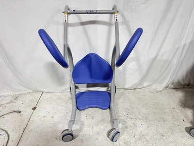 Ayuda para transferencia de pacientes Arjo STEDY NTA1000 elevación manual de sentarse a pararse Foto 1 de 4