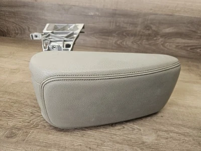 ⭐️2015-2020 AUDI A3 S3 передний центральный подлокотник с кронштейном - 8V0864283 - серый от оригинального производителя - Изображение 1 из 4