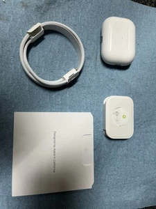 Apple AirPods Pro Gen 2 etui i akcesoria - Zdjęcie 1 z 2