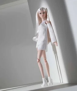 Barbie GXB28 Signature Looks tall blonde #6 Victoria 2020 - Bild 1 von 6