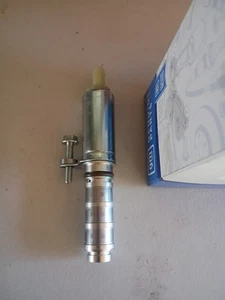Genuine OEM GM 12662736 Intake Variable Valve Timing (VVT) Solenoid - Picture 1 of 3