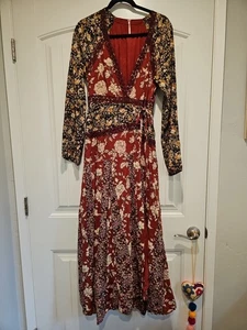 Free People Tilda Wickelkleid dunkel geblümt Gr. S tiefer V-Ausschnitt BOHO  - Bild 1 von 3