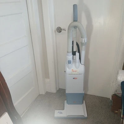 Aspiradora vertical Aeurs Electrolux Lux 6000 Foto 1 de 4