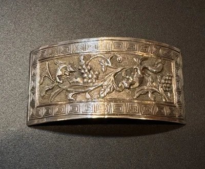 Plato de hebilla de cinturón pequeño chino antiguo de ardilla y uva de plata Foto 1 de 4