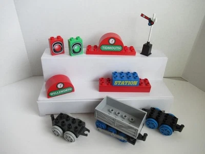 Lego Duplo Thomas & Friends Piezas de Repuesto Letreros Luces Tren Motor Base Foto 1 de 3