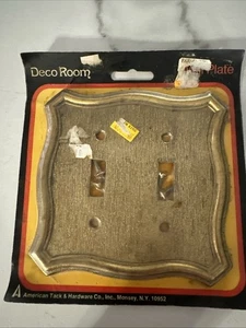 Vintage American Tack & Hardware Deco Zimmer elektrische Doppelschalterabdeckung - Messing - Bild 1 von 6