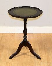 LOVELY MAHOGANY GREEN TOP & GOLD TOOLING TRIPOD PIE CRUST EDGE SIDE/WINE TABLE