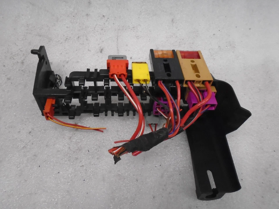 Volkswagen Passat 2000-2002 relé soporte panel de fusibles 8D1937545 OEM VI611408 Foto 1 de 1