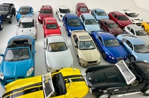 Kinsmart Diecast Cars Pullback 1:32 27 auto - Foto 1 di 13