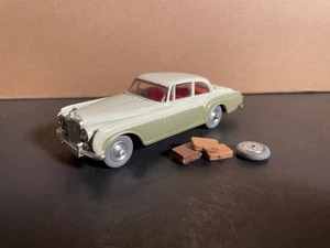 Corgi Bentley Continental Sports Saloon #224 Green GT Britain W/ Spare + Luggage - Picture 1 of 10