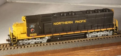 HO Bachmann Spectrum Northern Pacific SD-45 locomotive #3605, DCC equipped, blac - Image 1 of 4