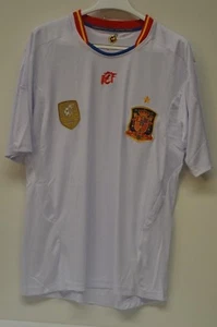 **MAILLOT FOOT ESPAGNE ESPANA 2010 CHAMPION DU MONDE CAMPEONES DEL MUNDIAL BARCA - Imagen 1 de 2