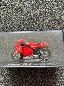 Yamaha YZRM1 Max Biaggi 2002 Model Motorcycle Motorbike 1/24 Deagostini - Picture 1 of 5