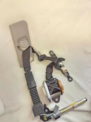 2016 Hyundai Elantra SEDAN front passenger side seat belt retractor; KOREA BUILT Foto 1 de 4