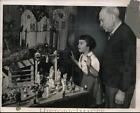 1950 Press Photo David Franzoline, Dolores Kosel, Wood Carving Nativity Scene