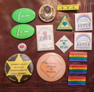 15 Vintage Girl Scouts Pinback Pins - Picture 1 of 8