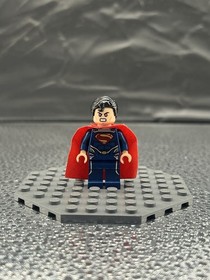 LEGO DC Super Heroes Superman Minifigure from Set 76002