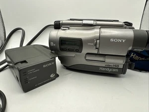 Videocamera Sony CCD-TR200 Handycam HI8 8mm quattro parti, non funzionante - Foto 1 di 10