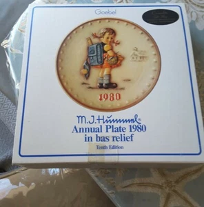 VINTAGE IN BOX 10.AUFLAGE 1980 M.I. HUMMEL JAHRESTELLER SCHULMÄDCHEN #273 NM.  - Bild 1 von 3