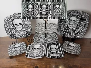 11 Pc 222 Fifth "Halloween Skulls" Skull & Crossbone Dinner/Luncheon Party Set - Picture 1 of 20