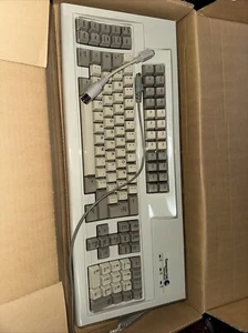 VINTAGE COMPUTER LAB INTERNATIONAL BTUS045162309 122 KEY SOFT PS2 Nuovo AA65 - Foto 1 di 13