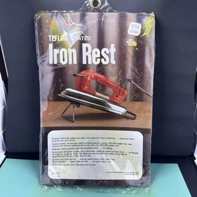 Protector de tabla de planchar de remache de hierro vintage Woolworth nuevo en paquete Foto 1 de 4