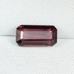 2.61 cts Best Luster Natural Rhodolite Garnet  - Octagon Fancy Cut...!!! - Picture 1 of 2