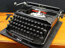 STUNNING FINE ERIKA ANTIQUE GERMAN TYPEWRITER w CASE