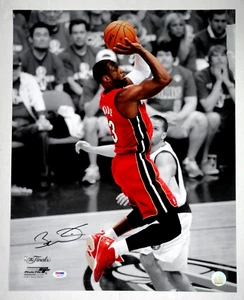 FOTOGRAFÍA AUTOGRAFIADA DWYANE WADE CERTIFICADA PSA/ADN MIAMI HEAT 16X20. - Imagen 1 de 4
