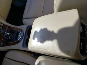 2004 2005 2006 2007 2008 2009 JAGUAR XJ8 VANDEN PLAS CENTER CONSOLE ARMREST SEL - Picture 1 of 1