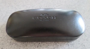 COACH New York NEGRO Almeja Carcasa Dura Sol/Ojos Estuche con Paño de Limpieza - Imagen 1 de 2