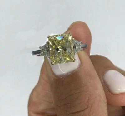 Anel de noivado Luxuriant 4,25 ct amarelo radiante criado em laboratório diamante 14K com ouro - Imagem 1 de 4